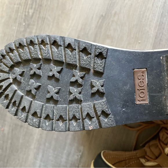 Totes woman’s Laurie Quilted Lace Up Waterproof Rain Ankle Boot Tan Black 8 - Picture 6 of 8